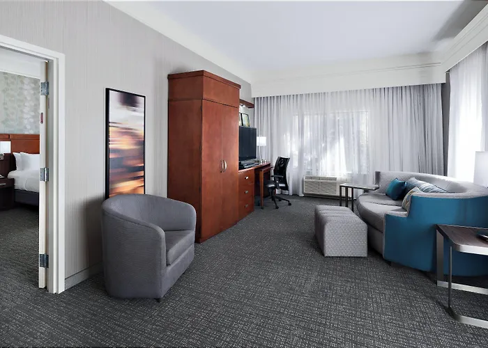 Courtyard By Marriott Hotel 3*